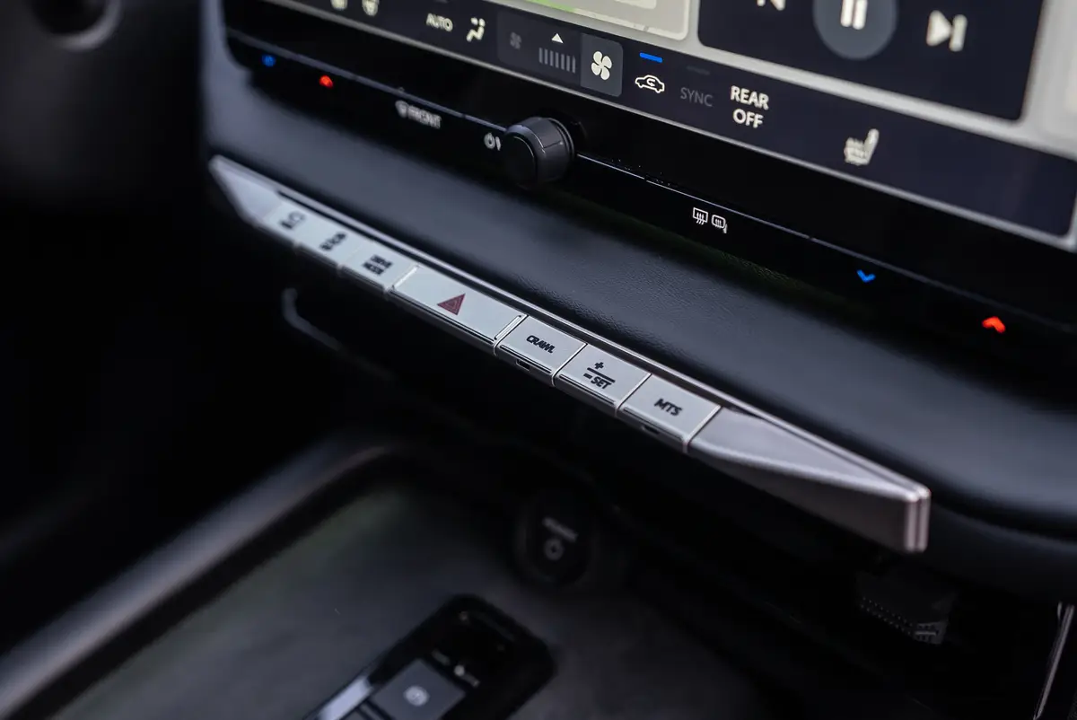 toyota highlander 2027 18 interior dashboard controls jpg