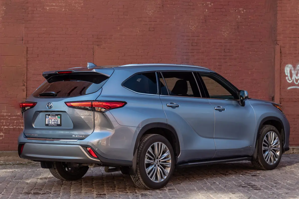 Is the 2023 Toyota Highlander Hybrid a Good SUV? 5 Pros, 3 Cons