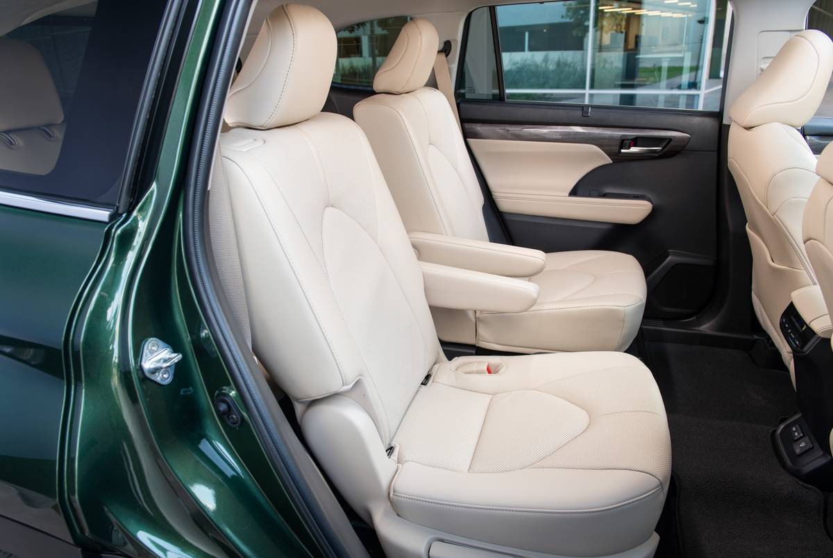 toyota highlander turbo limited 2023 14 interior second row oem jpg