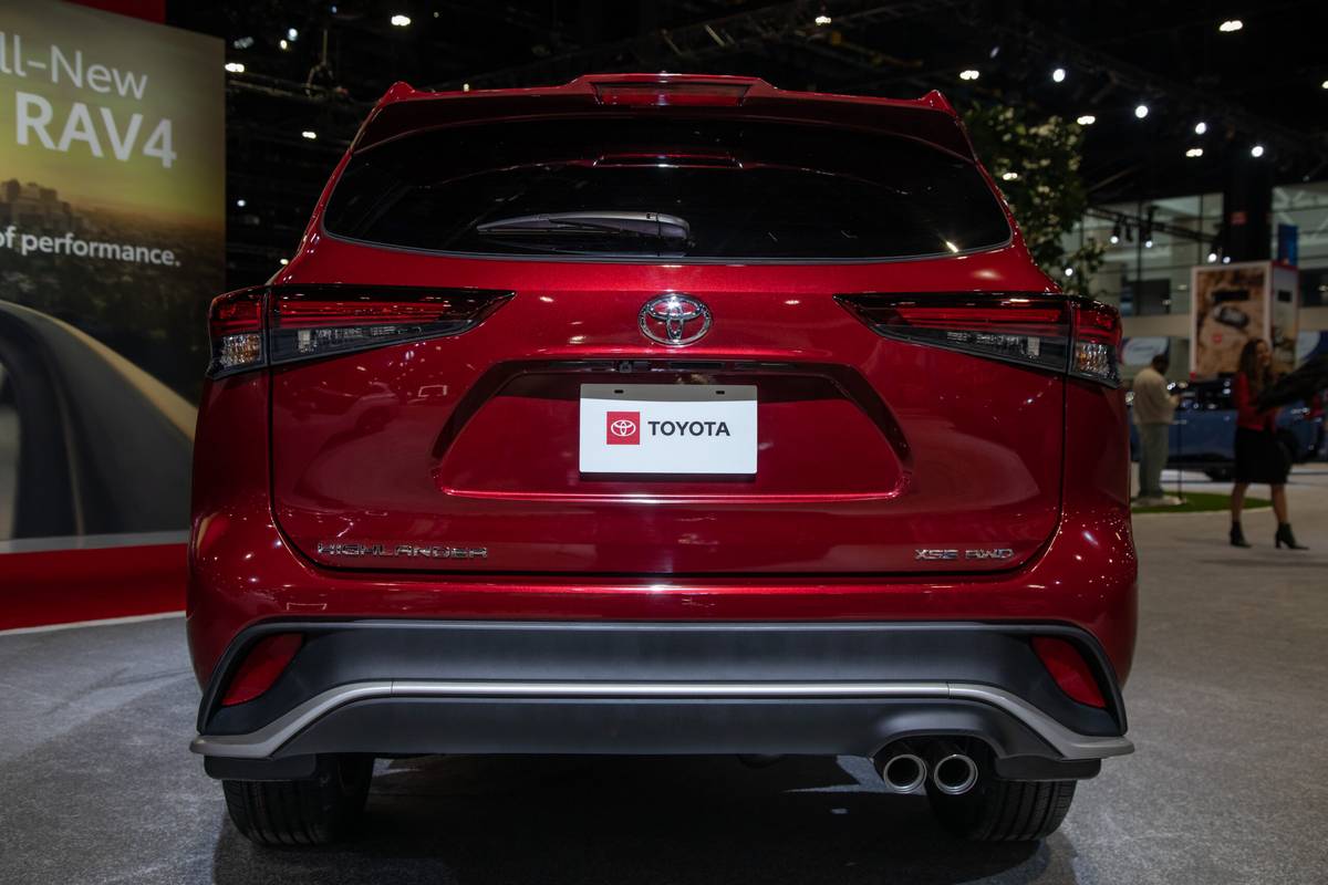 toyota highlander xse awd 2026 03 exterior rear scaled jpg