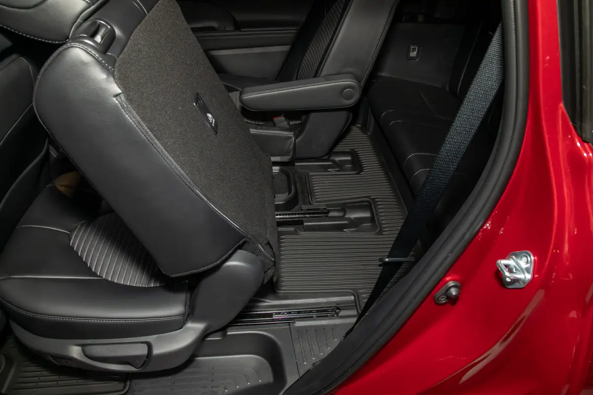 toyota highlander xse awd 2026 10 interior third row scaled jpg