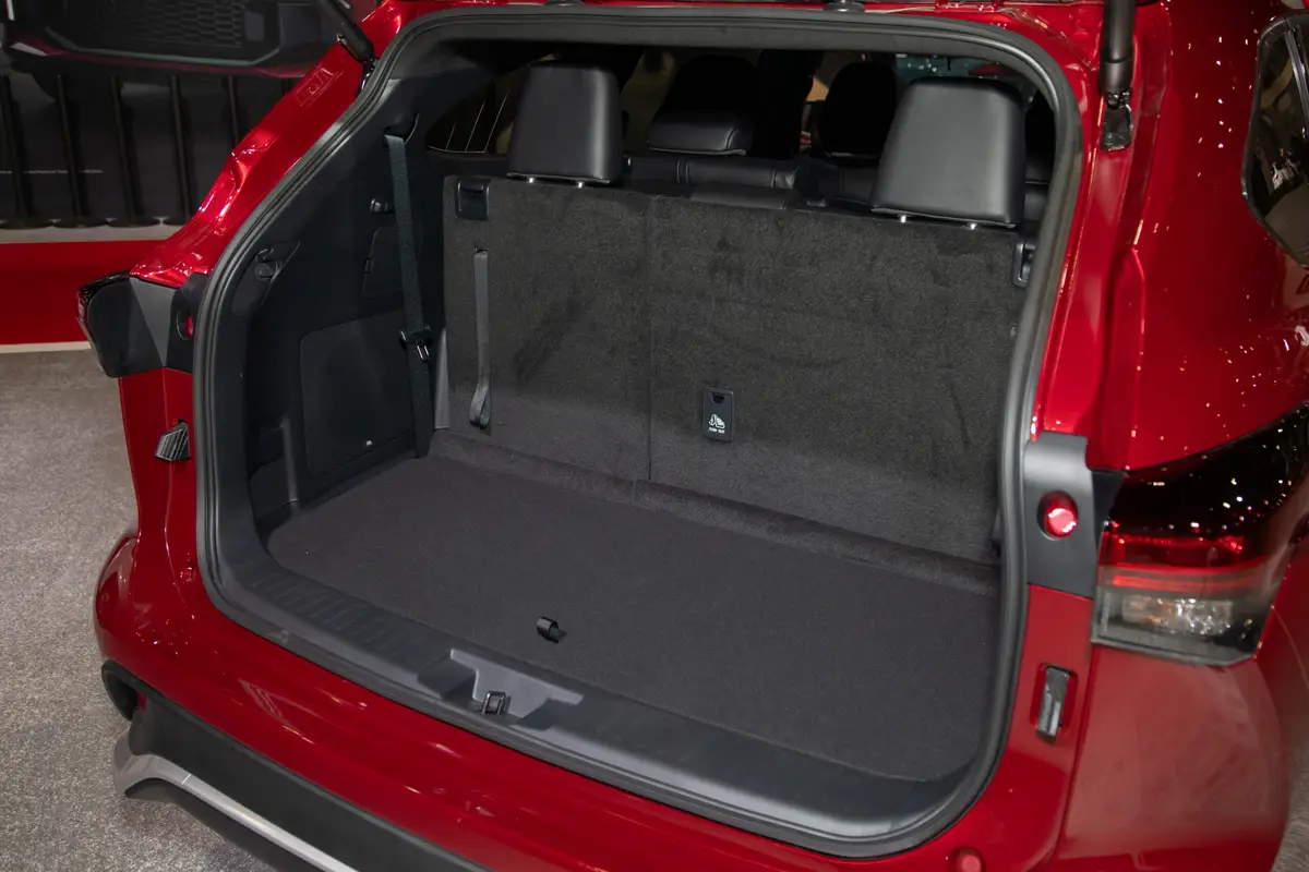 toyota highlander xse awd 2026 13 interior cargo scaled jpg