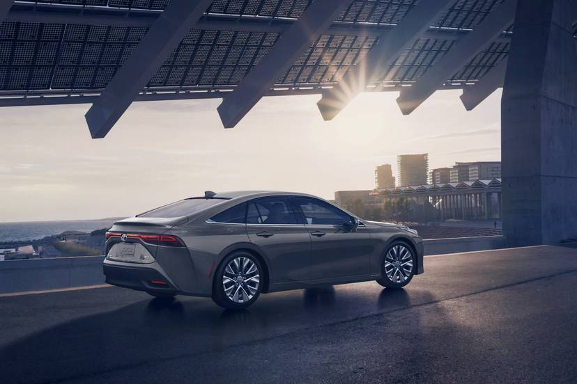 toyota-mirai-2025-exterior-oem-01
