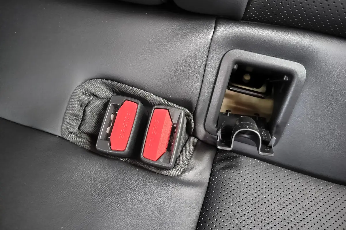 toyota prius 2025 interior csc 01 jpg