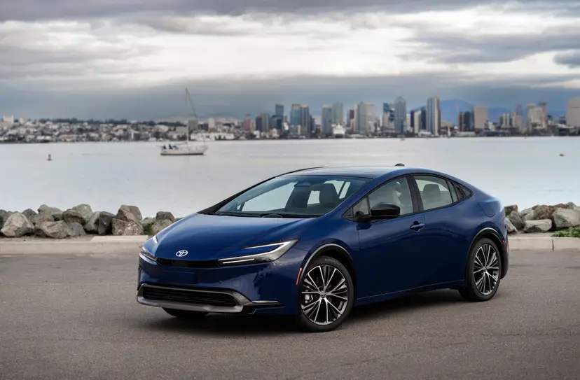toyota-prius-2026-exterior-oem-01