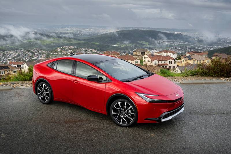 toyota-prius-2027-exterior-oem-01