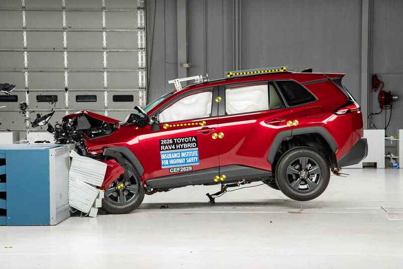 toyota-rav4-2026-exterior-iihs-02