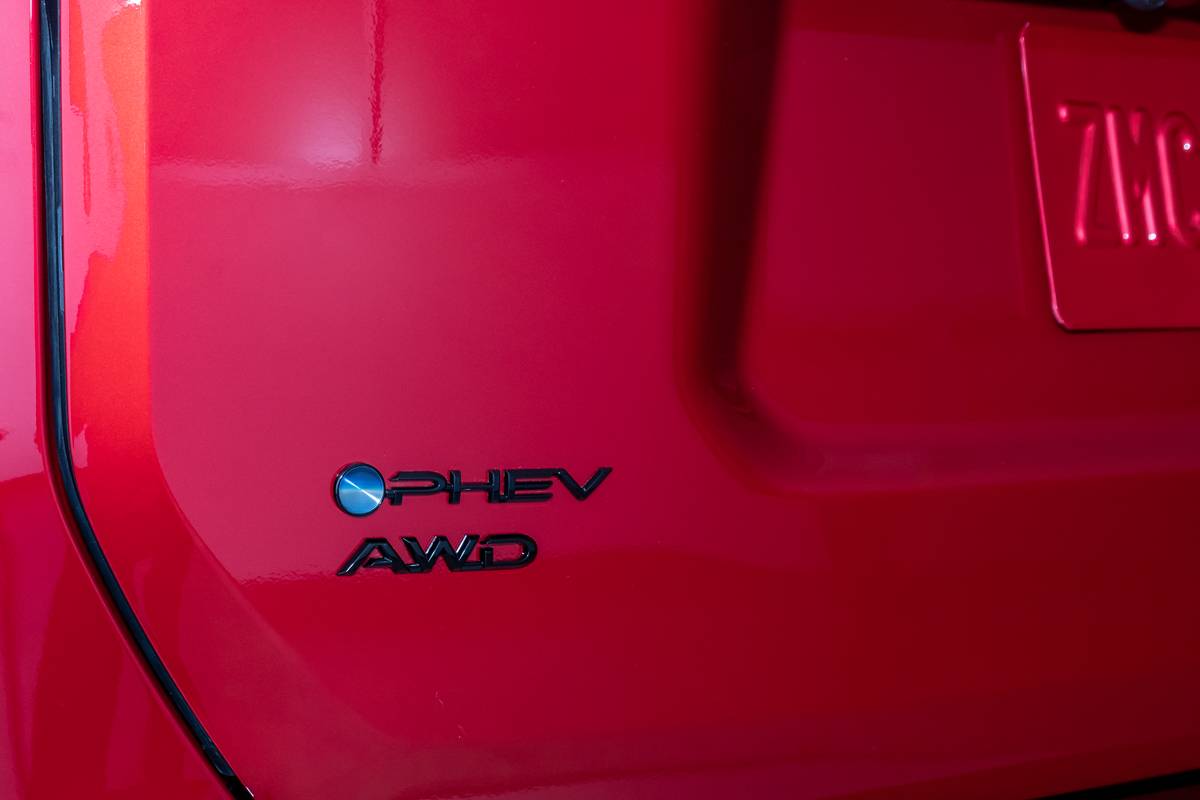 toyota rav4 gr sport 2026 13 exterior rear badge jpg