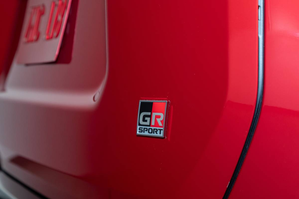 toyota rav4 gr sport 2026 14 exterior rear badge jpg