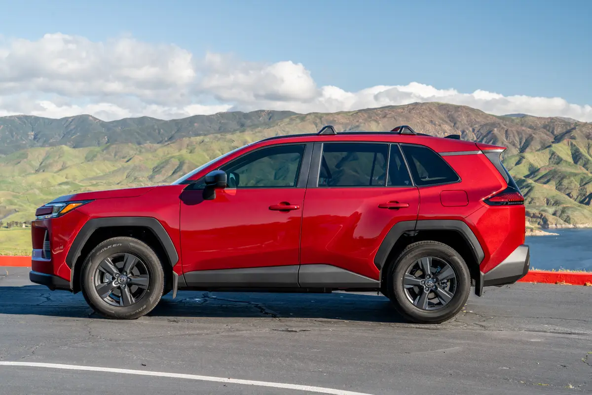 toyota rav4 hybrid le awd 2026 09 exterior profile jpg