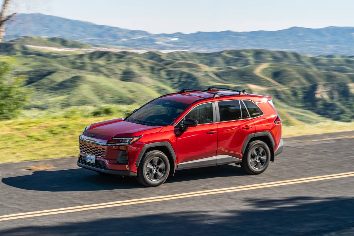 toyota rav4 hybrid le awd 2026 38 exterior dynamic profile jpg