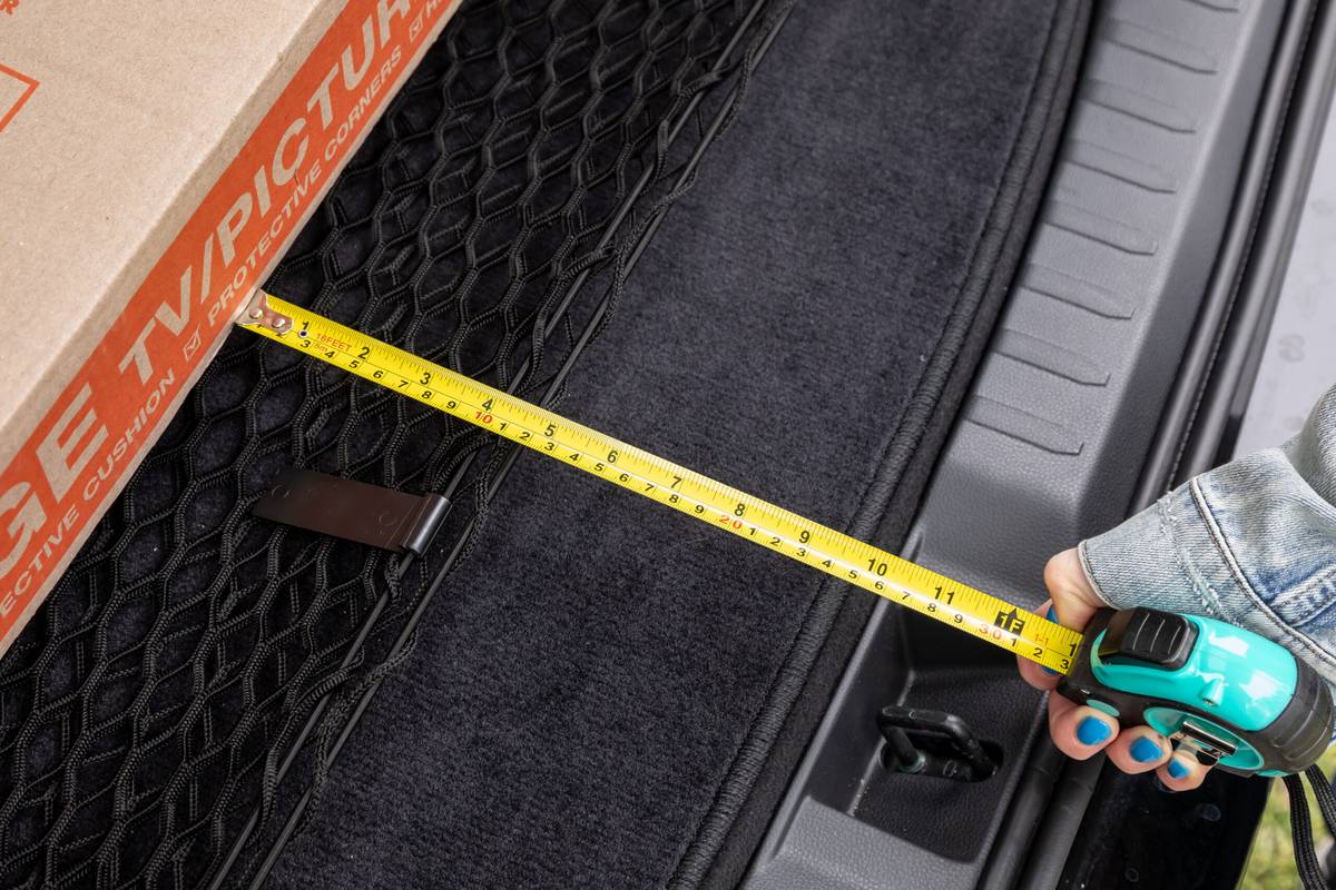 toyota rav4 hybrid xse awd 2024 54 interior cargo scaled jpg