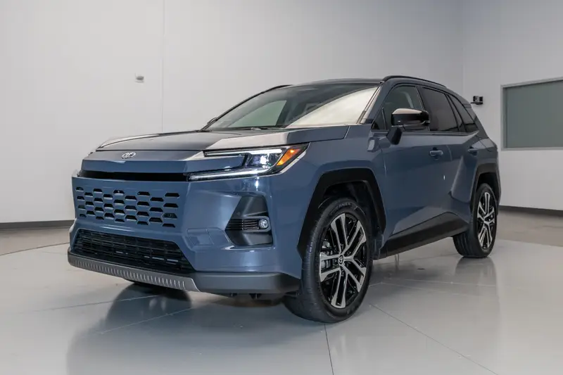 toyota-rav4-limited-2026-35-exterior-front-angle