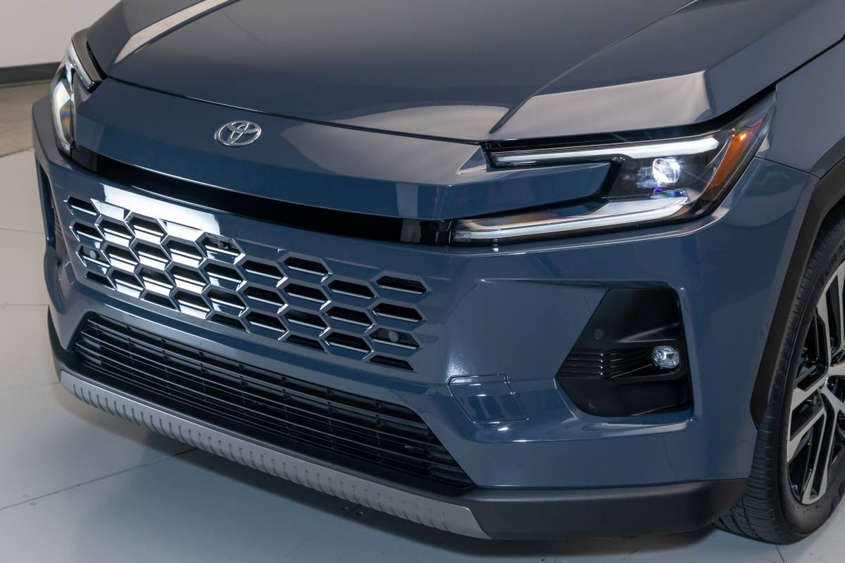 toyota rav4 limited 2026 38 exterior front jpg
