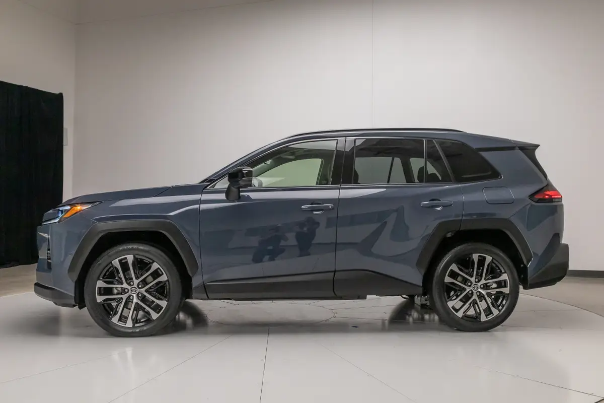 toyota rav4 limited 2026 40 exterior profile jpg
