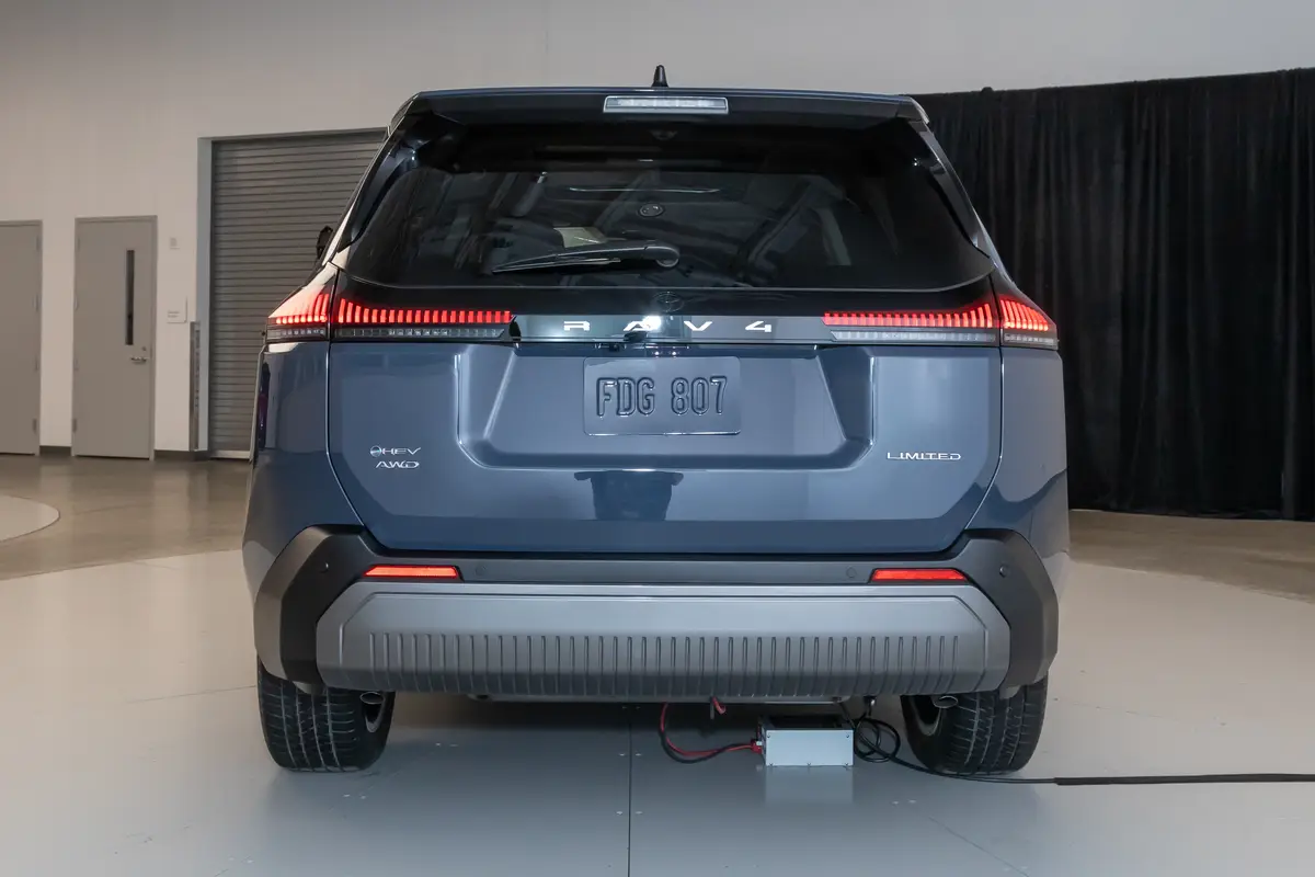 toyota rav4 limited 2026 41 exterior rear jpg