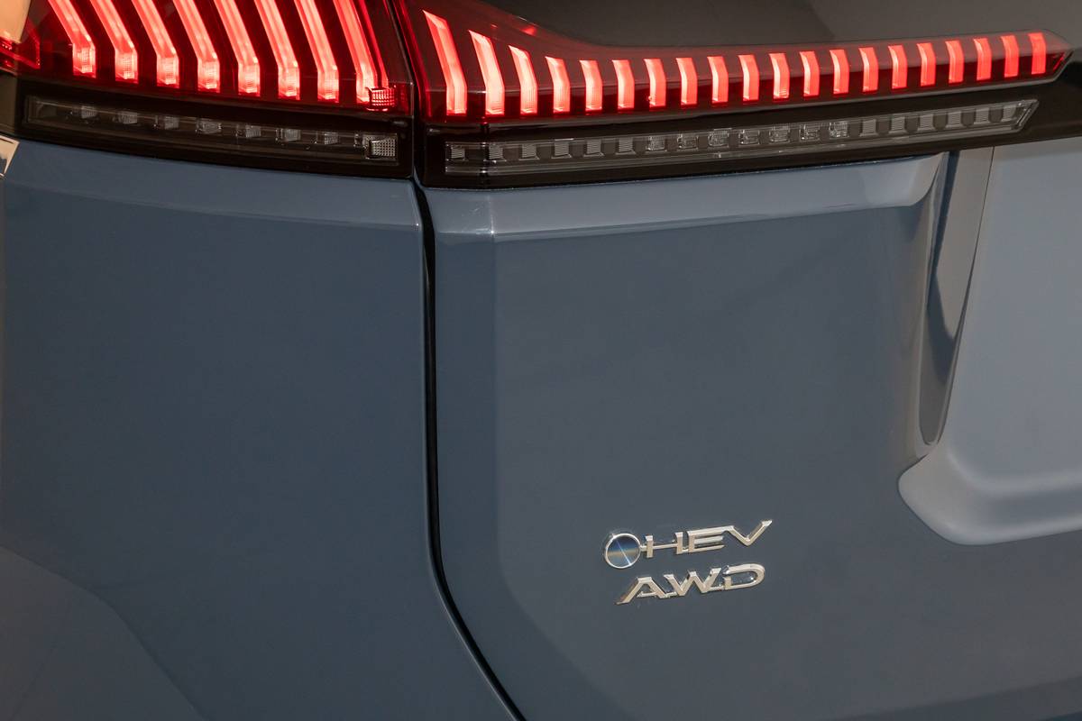 toyota rav4 limited 2026 42 exterior rear badge jpg