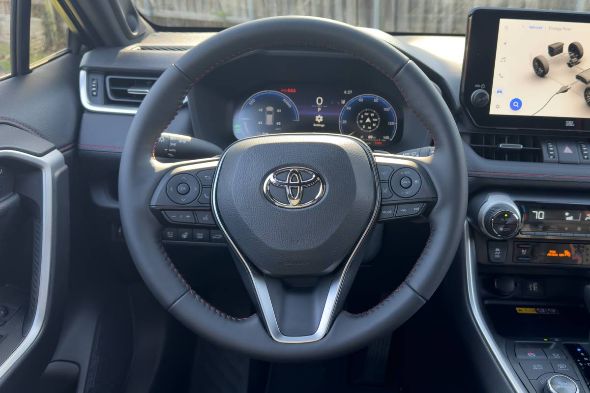 toyota rav4 plug in hybrid xse 2025 13 interior steering wheel jpg