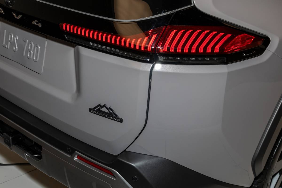 toyota rav4 woodland 2026 84 exterior taillight jpg