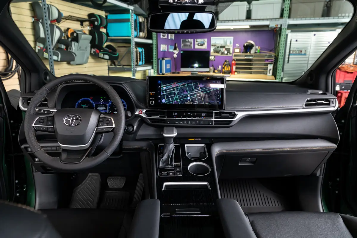 toyota sienna xle 2025 15 interior front row jpg