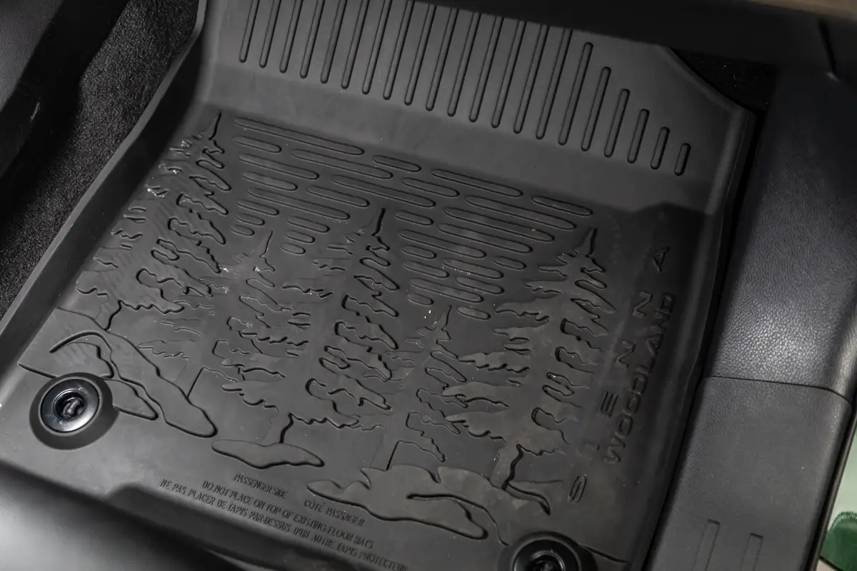 toyota sienna xle 2025 34 interior floormat jpg