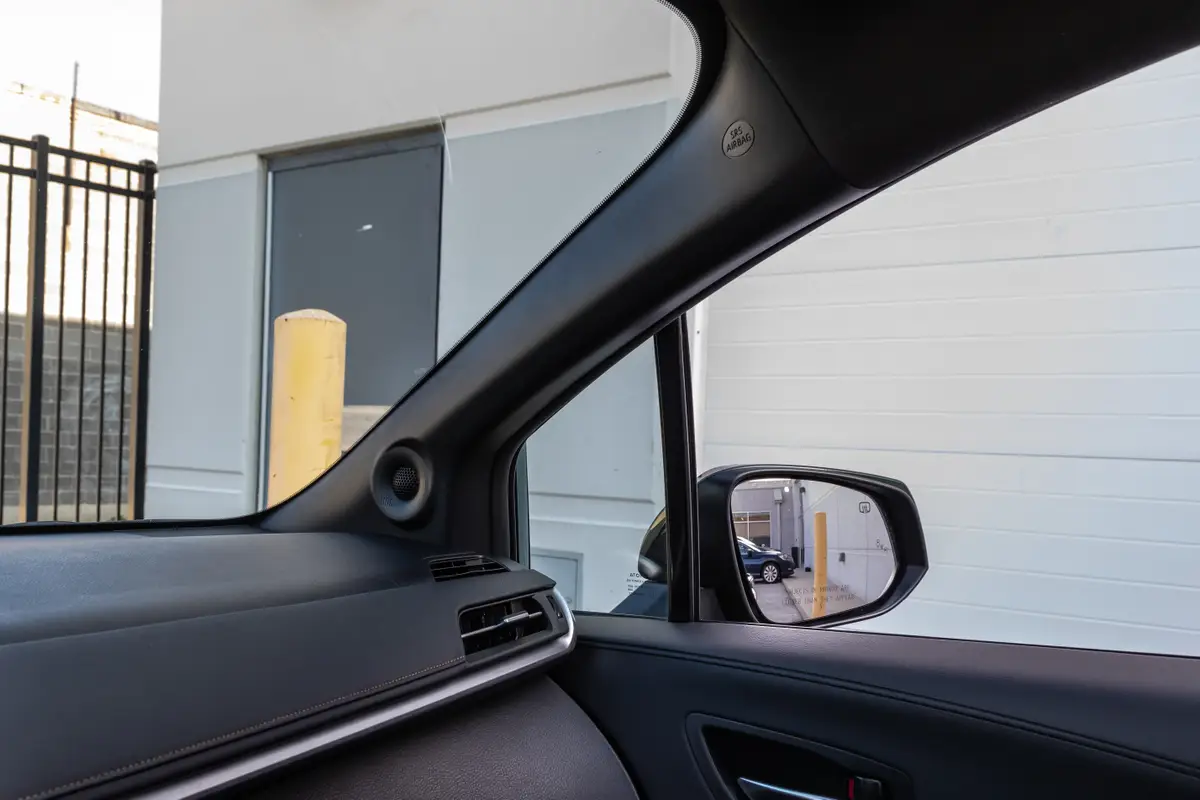 toyota sienna xle 2025 35 interior visibility jpg