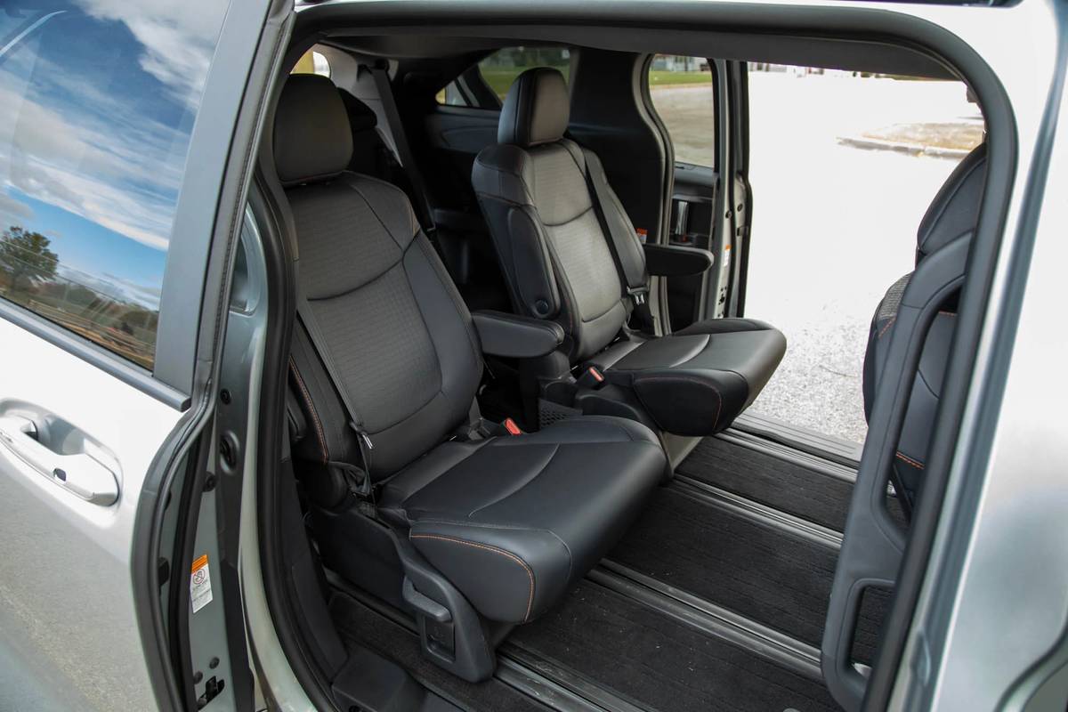 Toyota deals sienna legroom