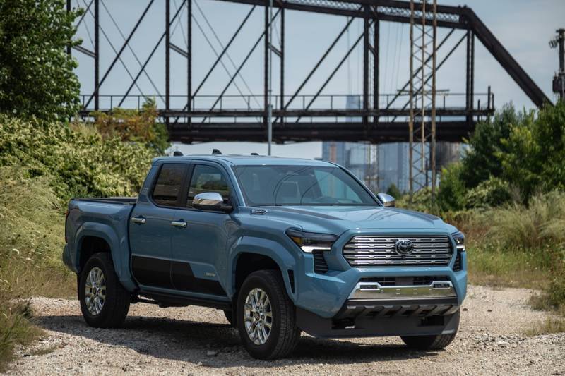 toyota-tacoma-limited-2026-01-exterior-front-angle