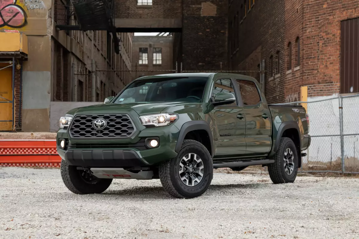 toyota tacoma trd 4x4 off road 2021 01 exterior front angle green truck scaled jpg
