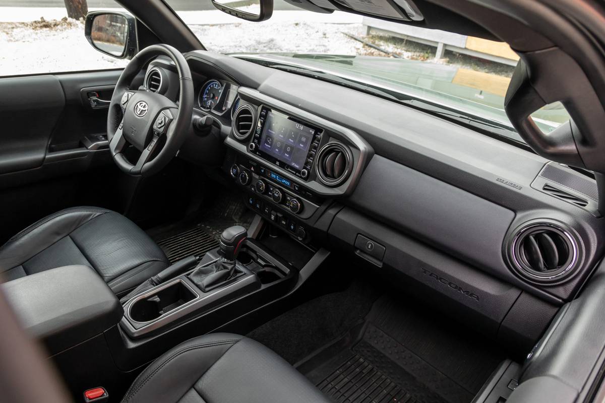 toyota-tacoma-trd-4x4-off-road-2021-21-front-row-infotainment-system-interior-steering-wheel-truck
