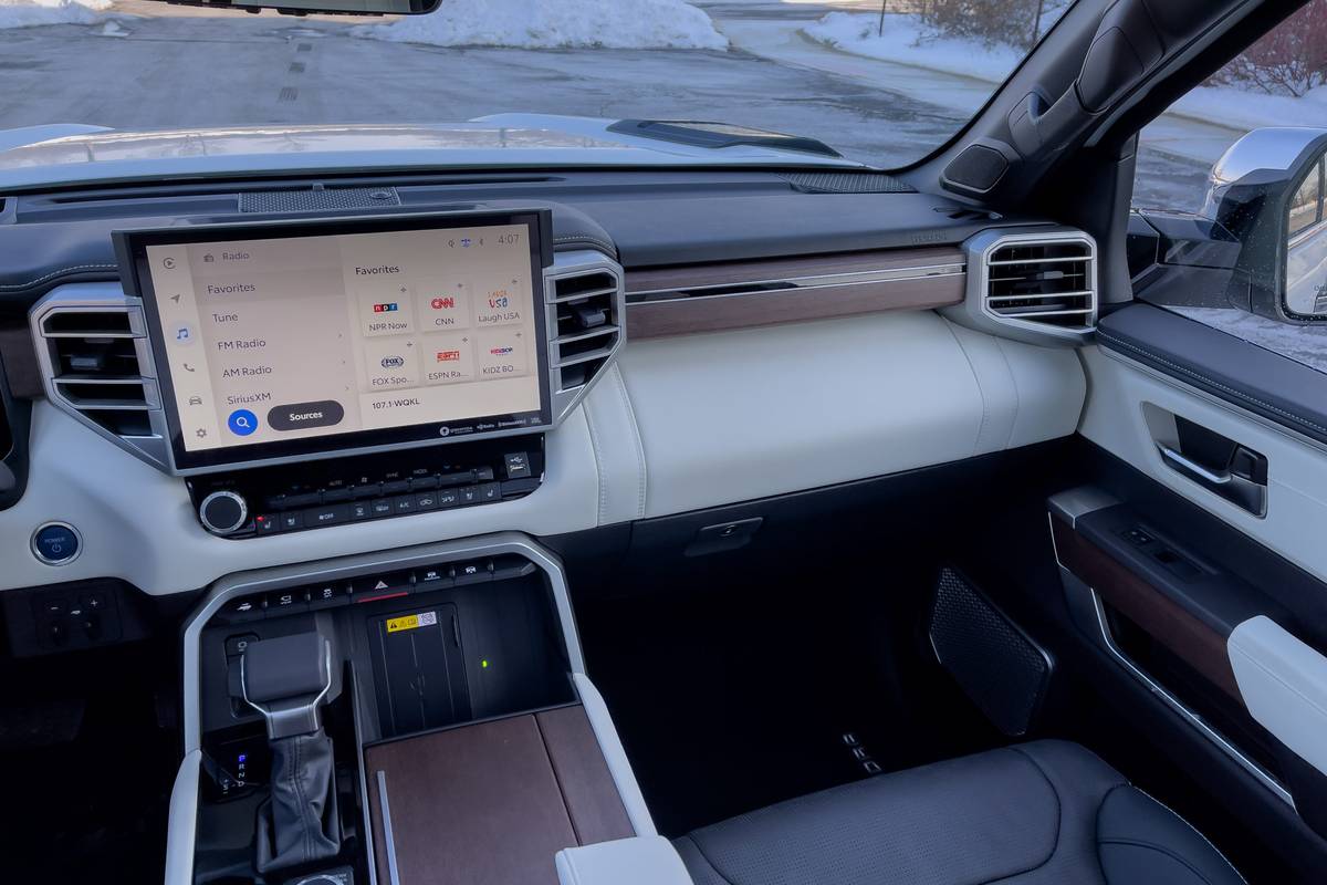 2022 toyota tundra interior