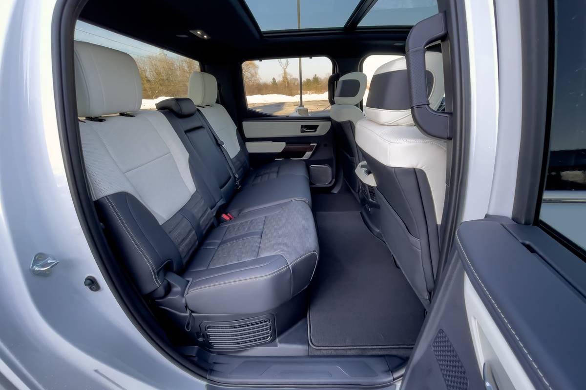 2022 toyota tundra interior