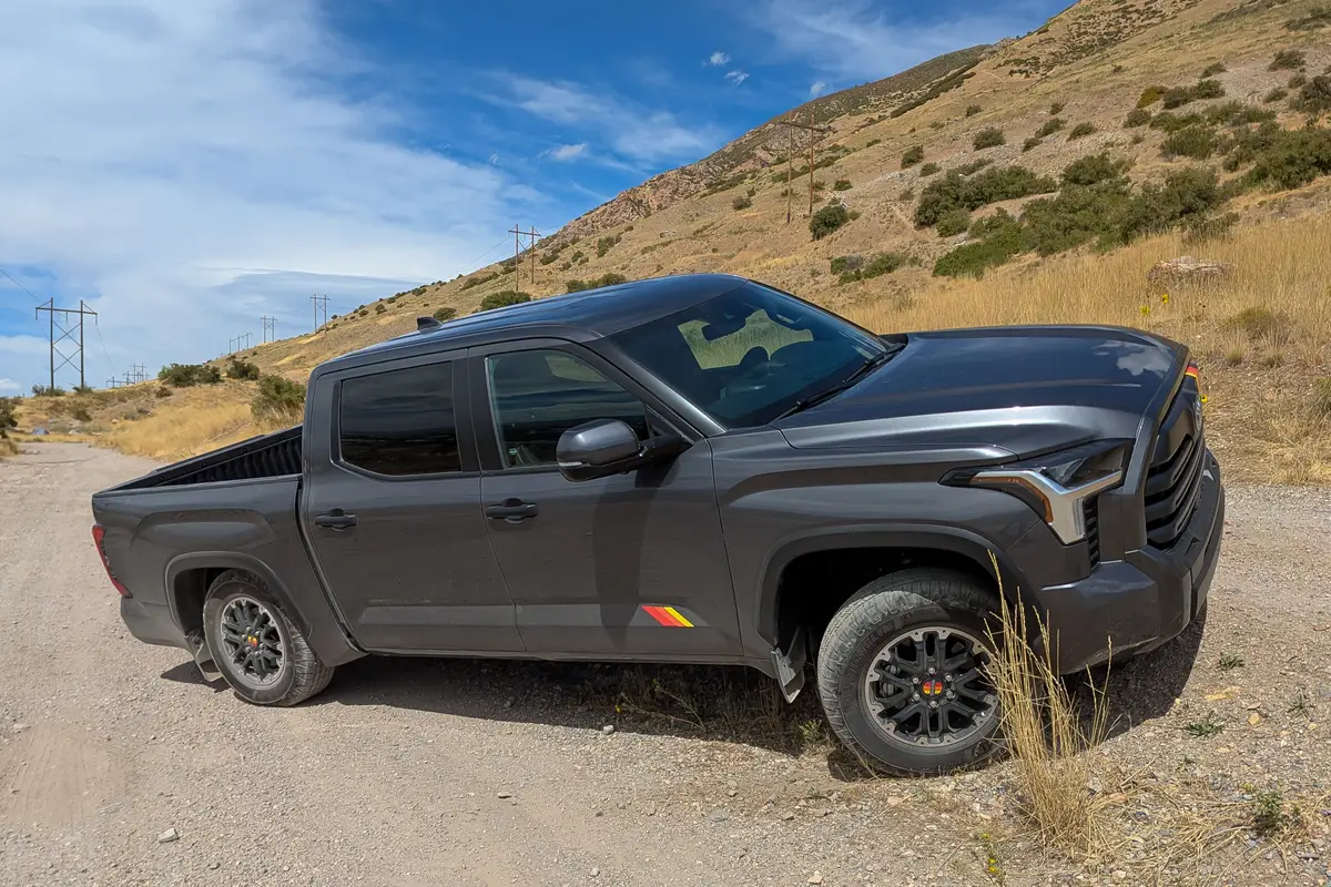 toyota tundra trd rally 2025 17 exterior offroad front angle scaled jpg