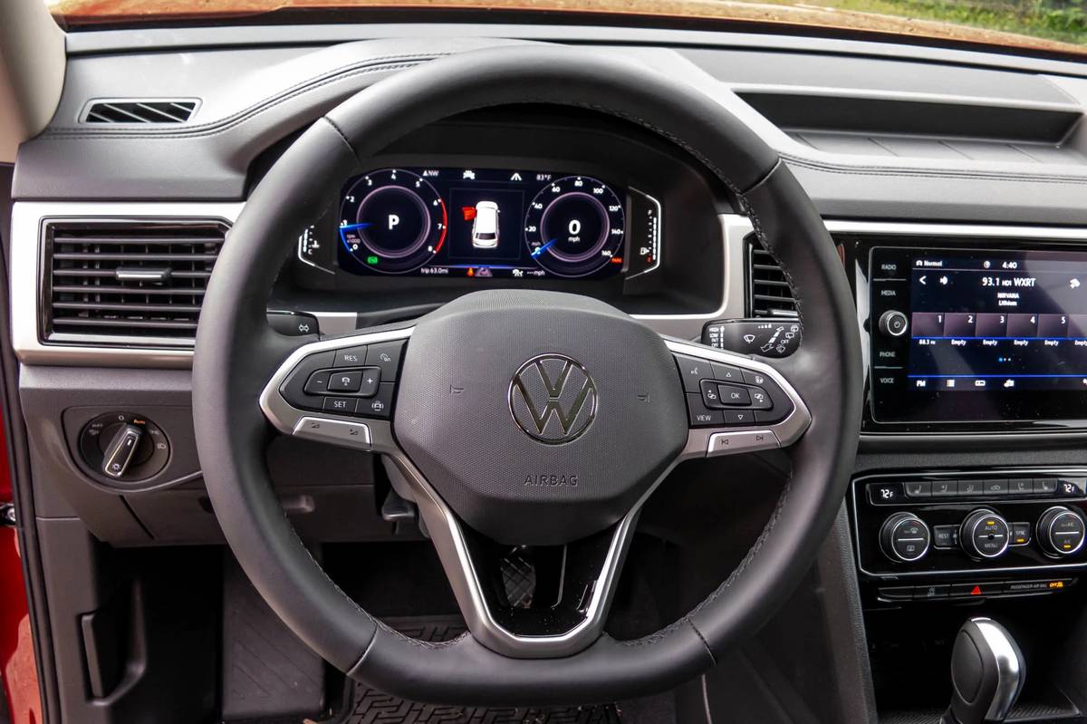 volkswagen atlas 2021 14 front row  interior  steering wheel jpg