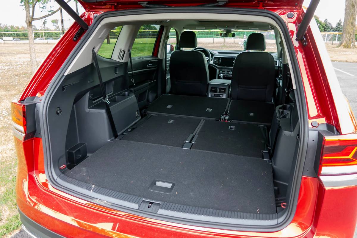 volkswagen atlas 2021 26 cargo  folding seats  interior  rear jpg