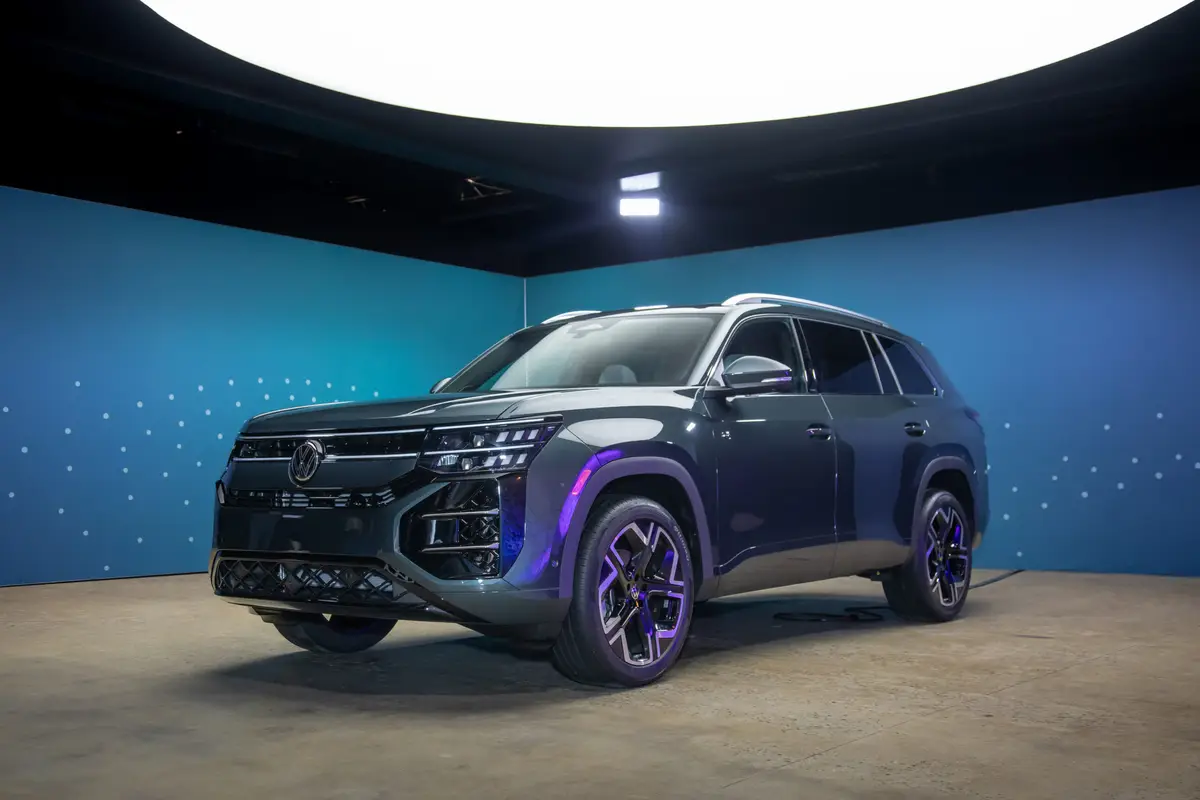 volkswagen atlas 2027 01 exterior front angle scaled jpg