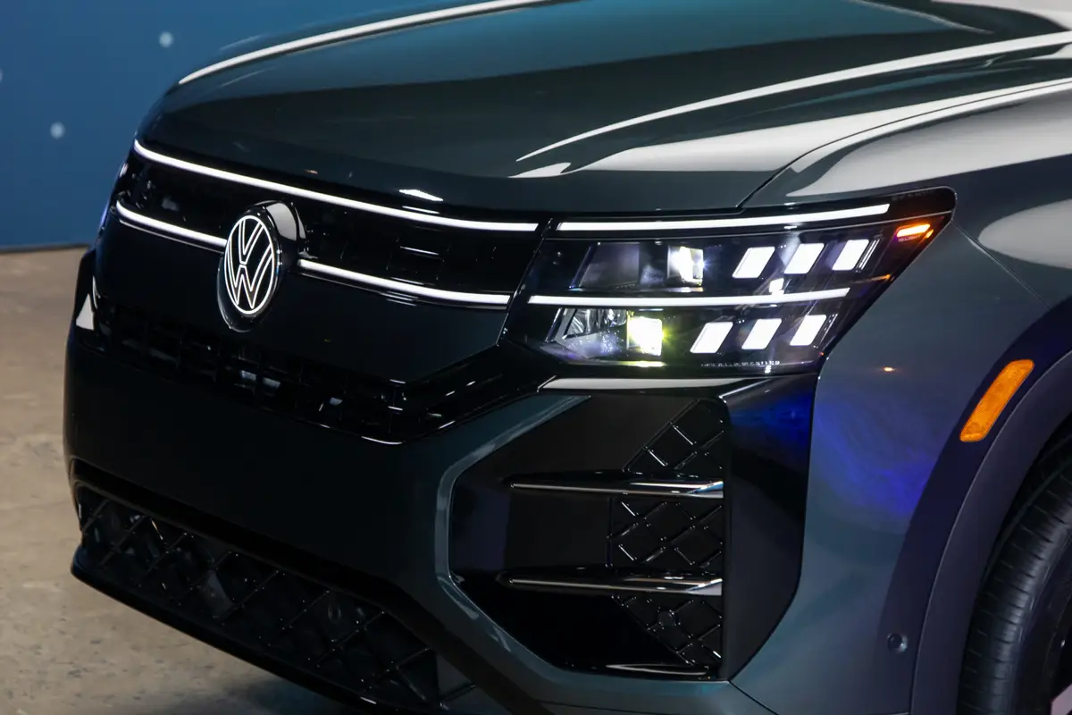 volkswagen atlas 2027 04 exterior headlight scaled jpg