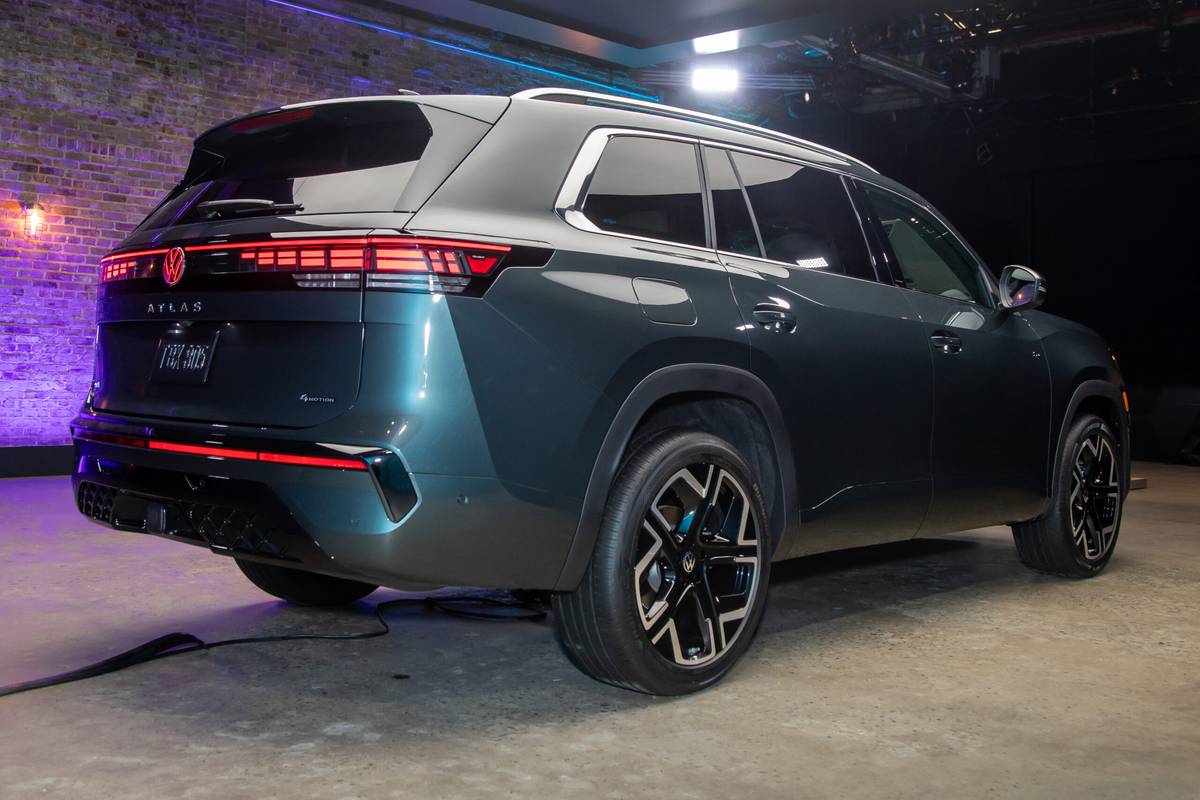 volkswagen atlas 2027 10 exterior rear angle scaled jpg