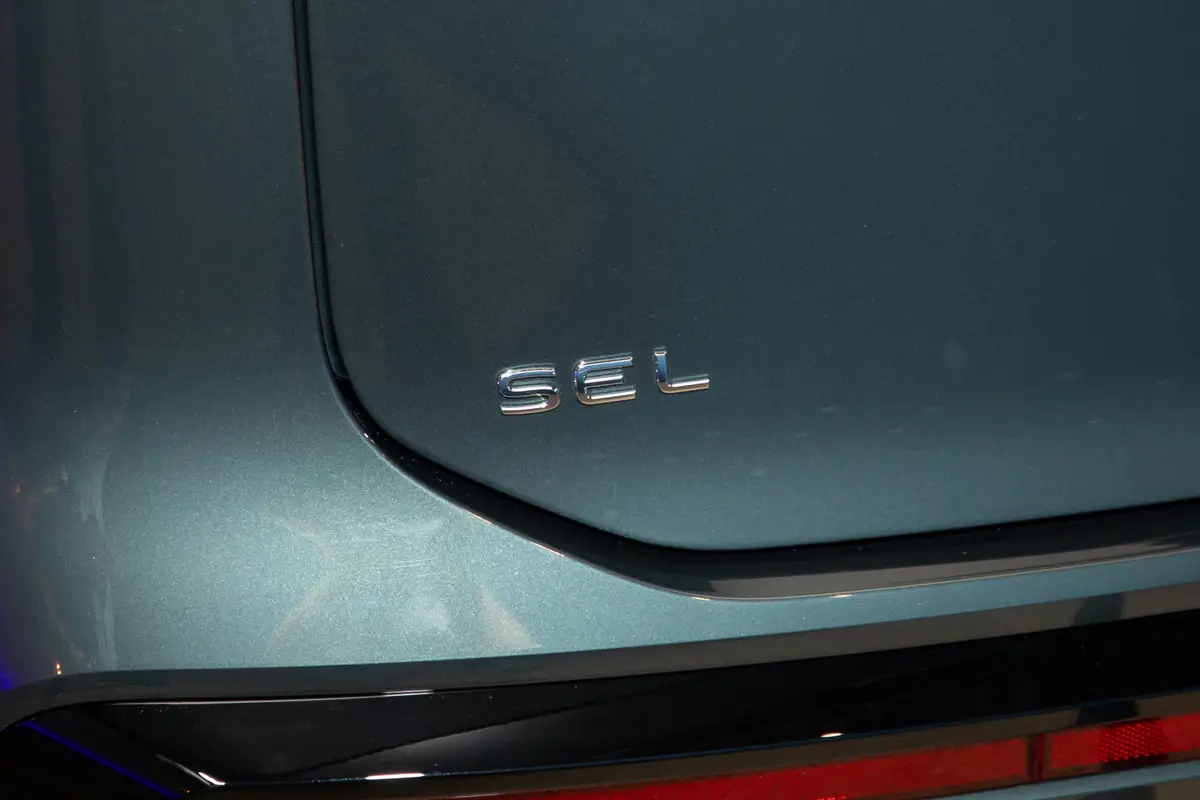 volkswagen atlas 2027 14 exterior rear badge scaled jpg