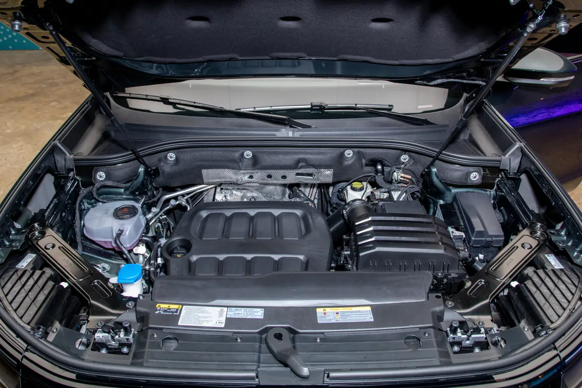 volkswagen atlas 2027 15 interior engine scaled jpg
