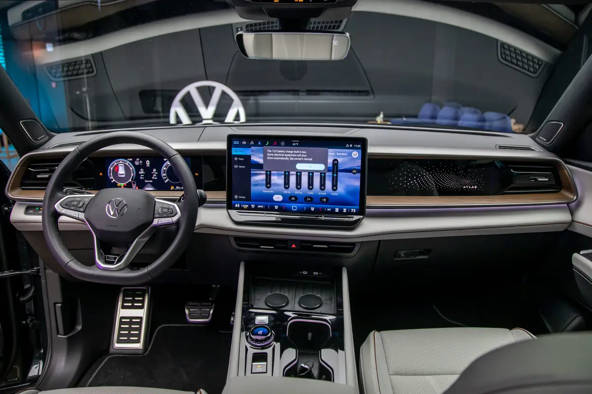 volkswagen atlas 2027 16 interior front row scaled jpg