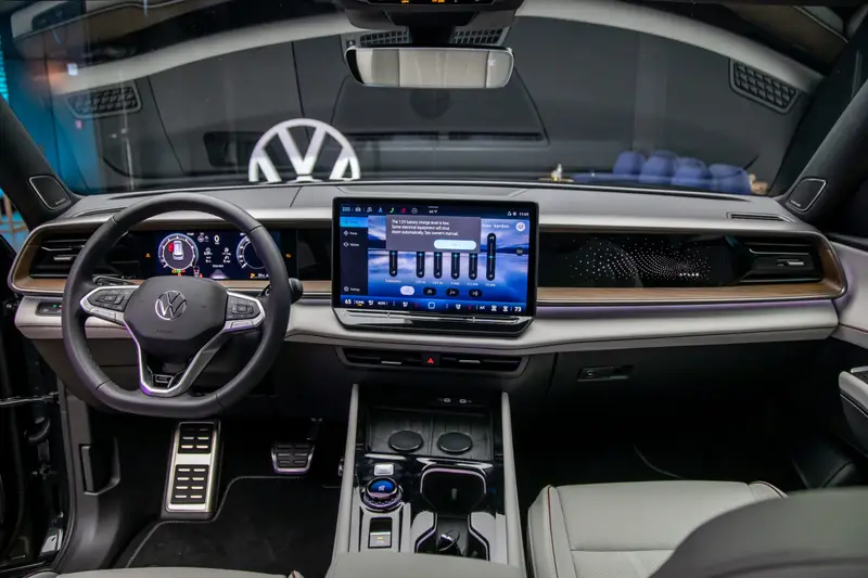 volkswagen-atlas-2027-16-interior-front-row
