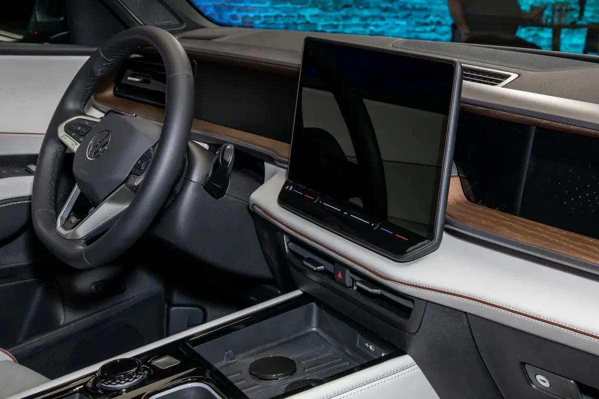 volkswagen atlas 2027 21 interior front row scaled jpg