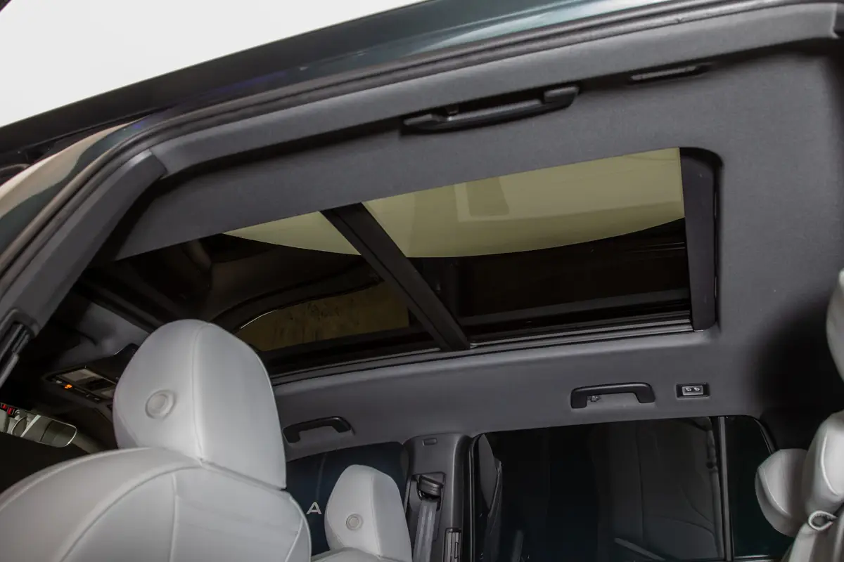 volkswagen atlas 2027 32 interior sunroof scaled jpg