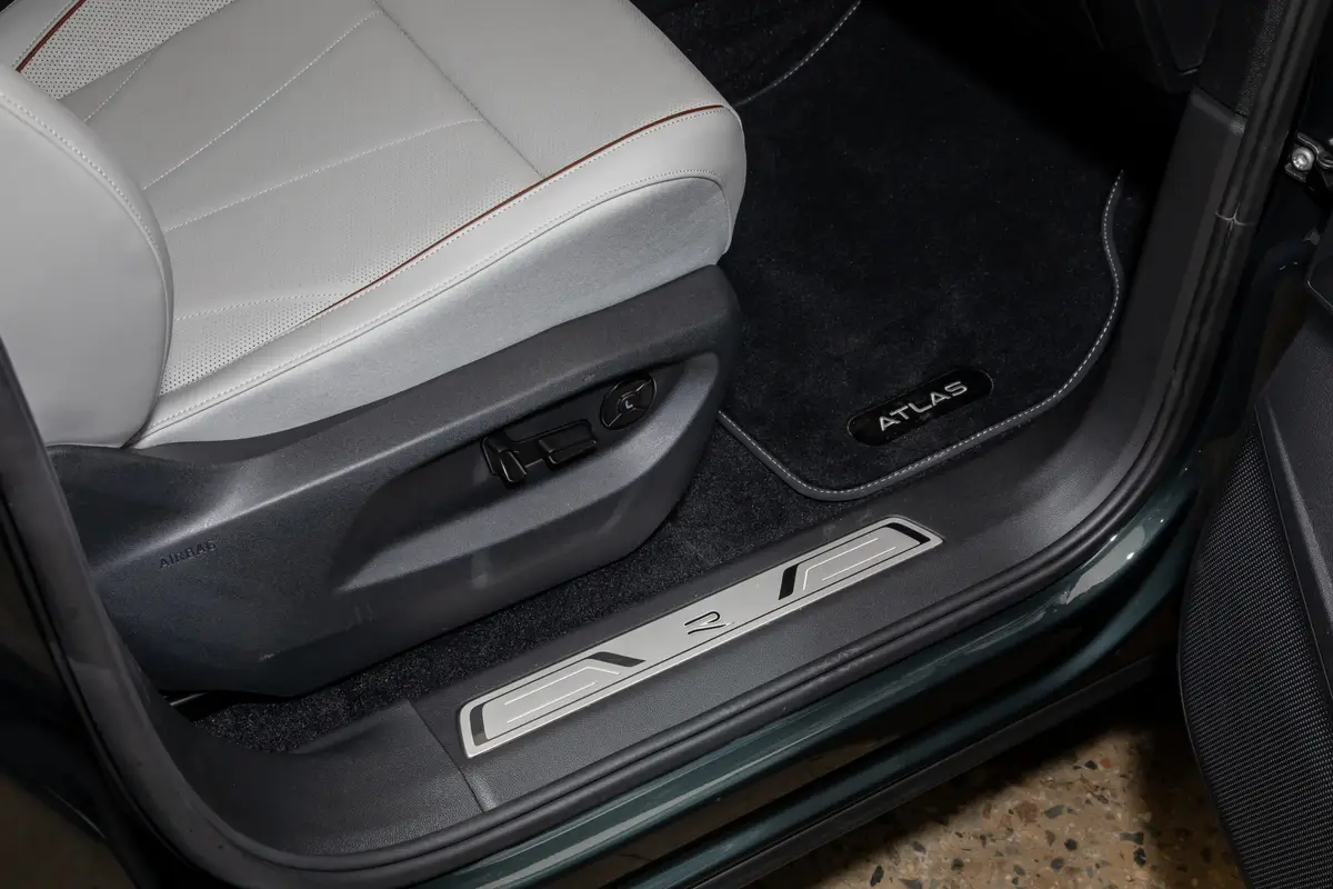 volkswagen atlas 2027 33 interior door badge scaled jpg