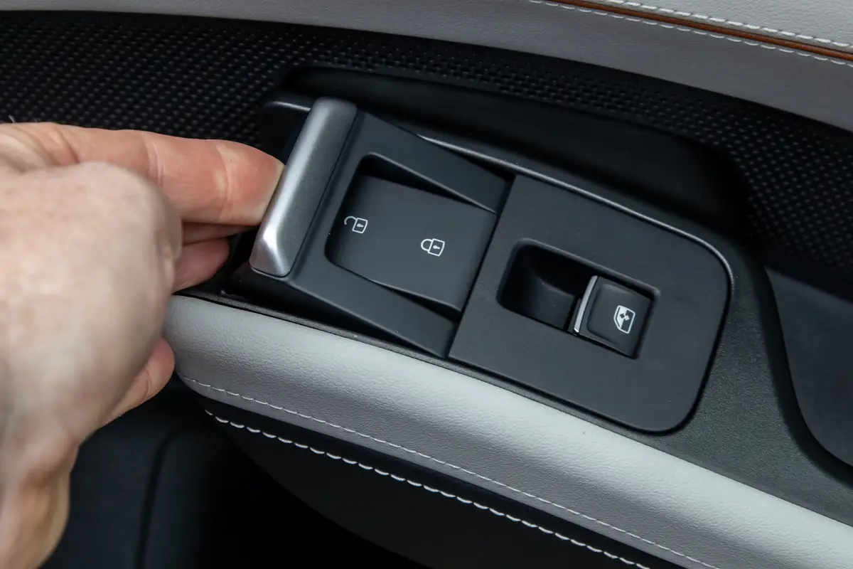 volkswagen atlas 2027 37 interior door controls scaled jpg