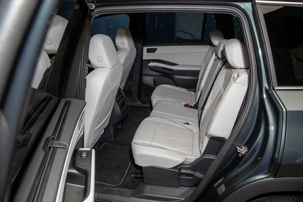 volkswagen atlas 2027 38 interior second row scaled jpg