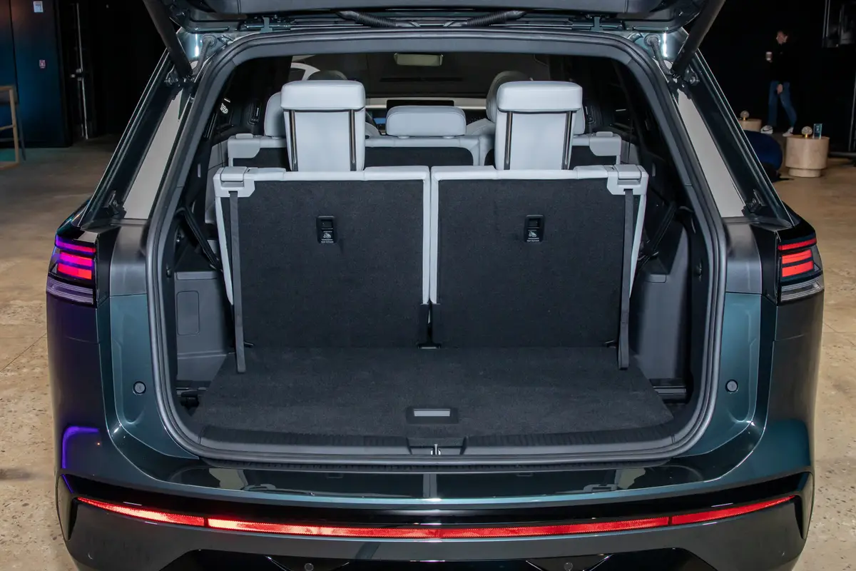 volkswagen atlas 2027 42 interior cargo scaled jpg