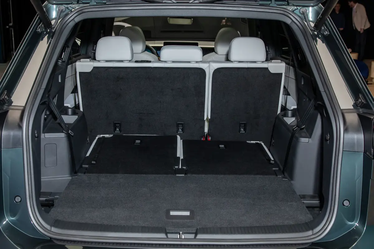 volkswagen atlas 2027 43 interior cargo scaled jpg
