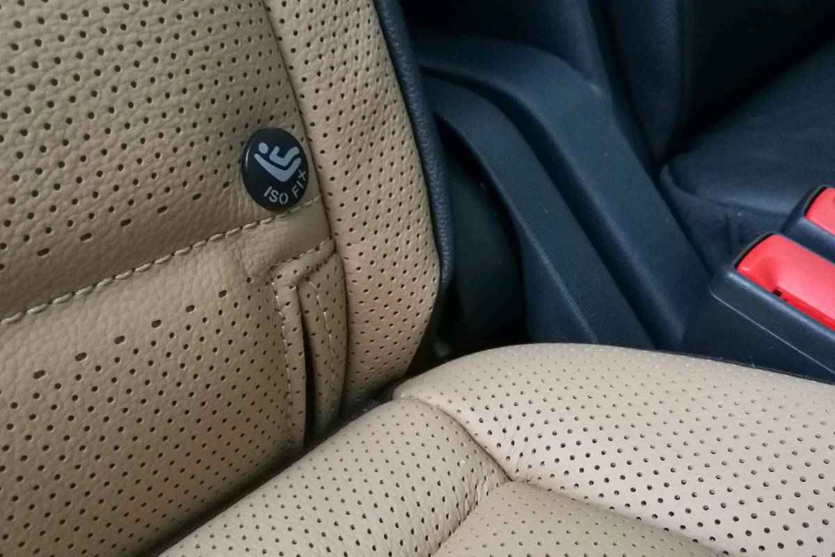2021 Volkswagen Atlas Cross Sport car seat anchor